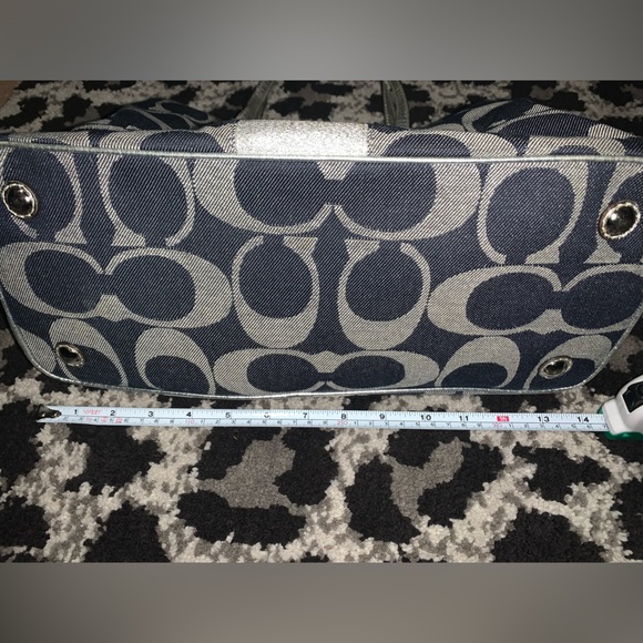 Coach purse. - Picture 11 of 16